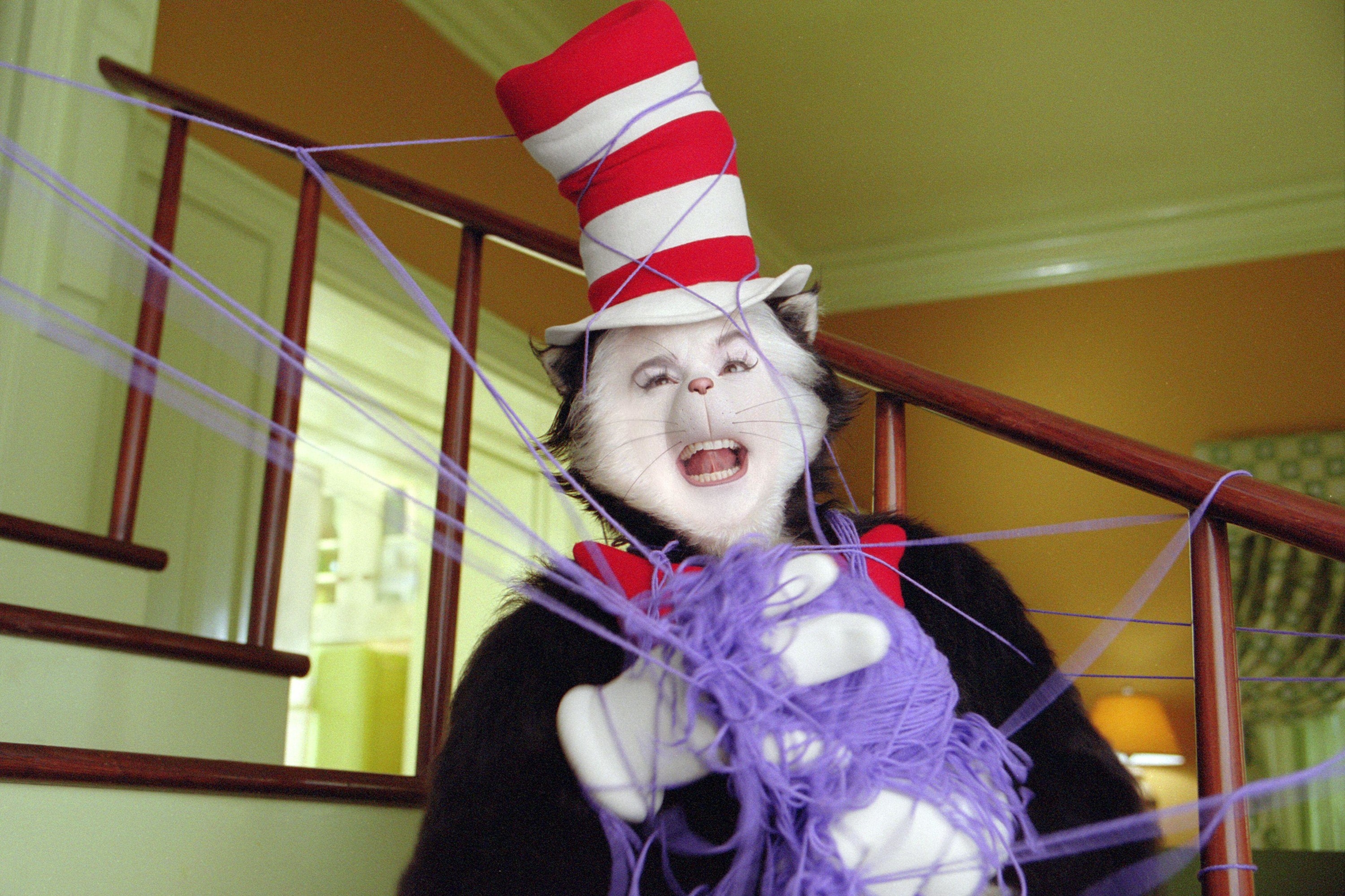 Mike Myers is entangled in yarn while playing Dr. Seuss&#x27; Cat in the Hat