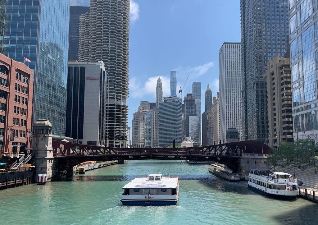 A boat in the Chicago River