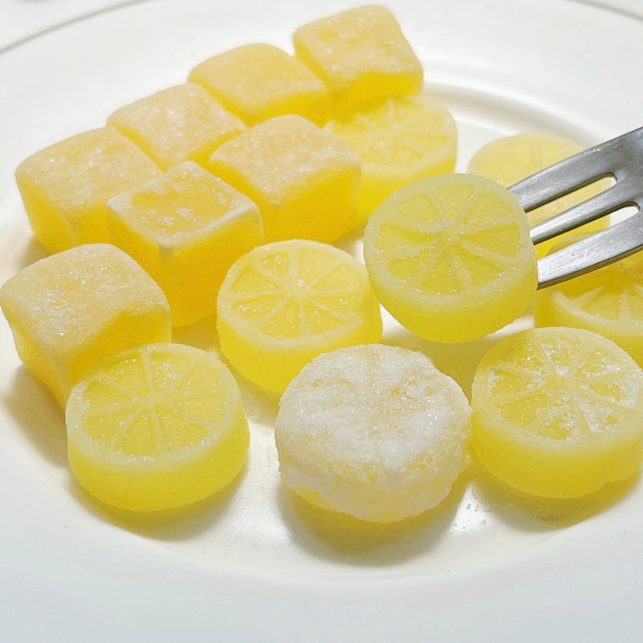 Familymart(ファミリーマート)のオススメのお菓子「クリート サクレグミレモン&パイン」