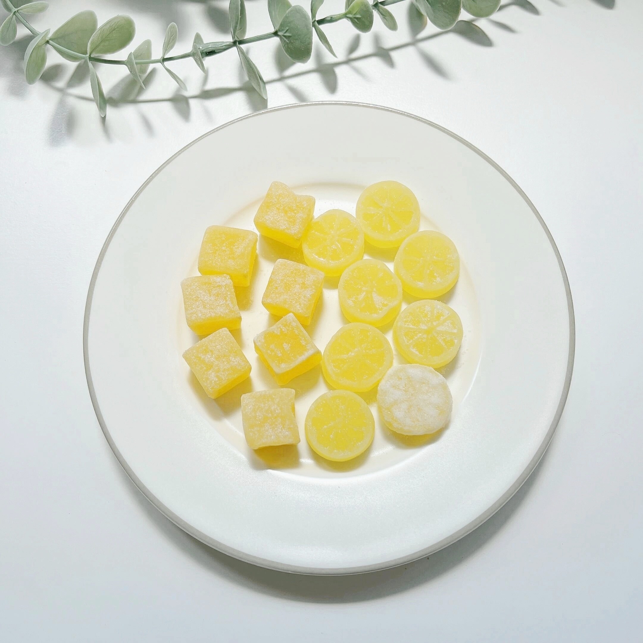 Familymart(ファミリーマート)のオススメのお菓子「クリート サクレグミレモン&パイン」