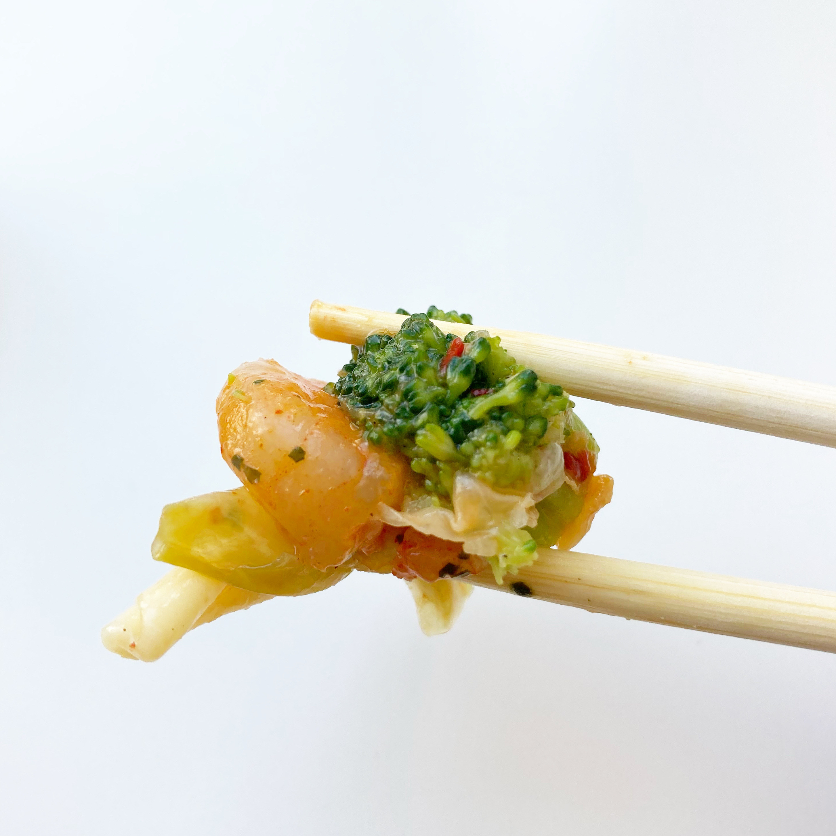 FamilyMart（ファミリーマート）のやみつきおつまみ「海老とブロッコリーのガーリックオイル」