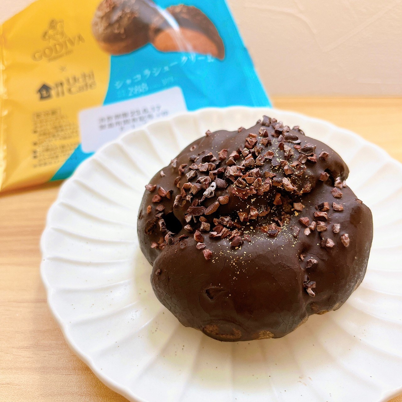 LAWSON（ローソン）のオススメのスイーツ「Uchi Café×GODIVA ショコラシュークリーム」