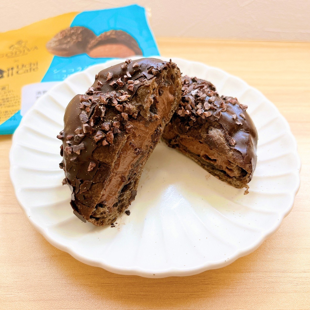 LAWSON（ローソン）のオススメのスイーツ「Uchi Café×GODIVA ショコラシュークリーム」
