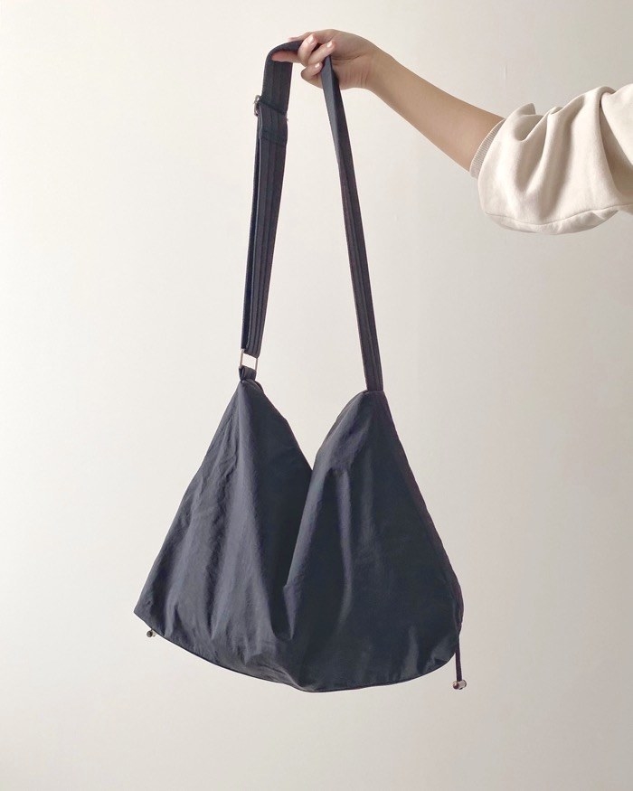 GLOBAL WORK（グローバルワーク）のおすすめのバッグ「撥水軽量変形ショルダー」