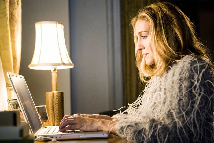 carrie bradshaw typing on her laptop