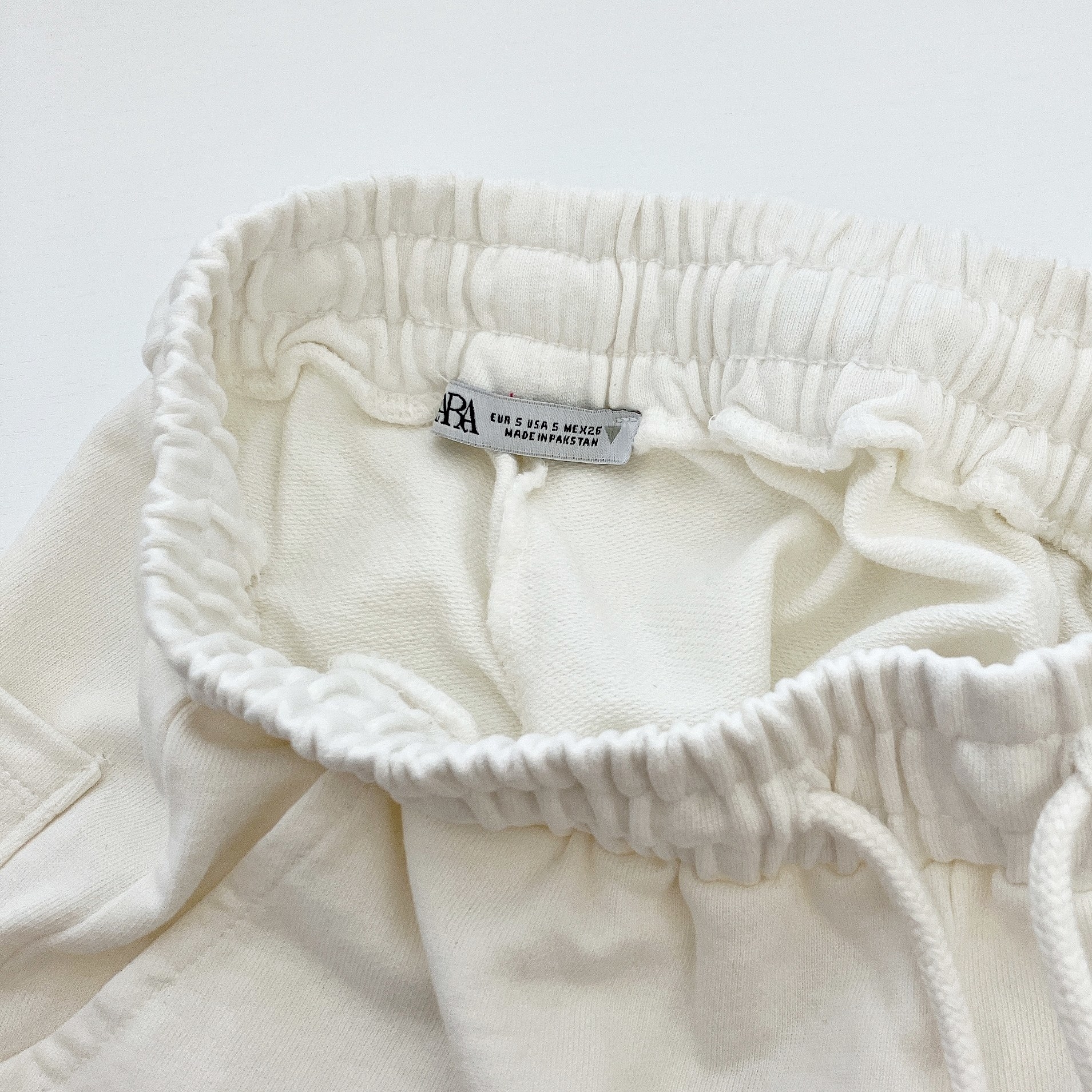 ZARA（ザラ）のおすすめボトムス「プラッシュ地ショートパンツ」