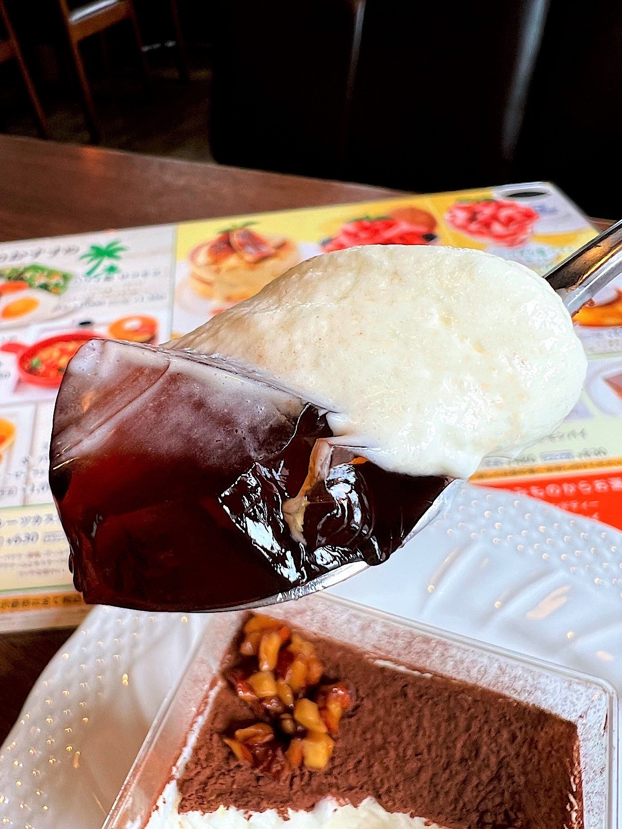 星野珈琲のおすすめのスイーツ「桃とアールグレイティーの生ティラミス」