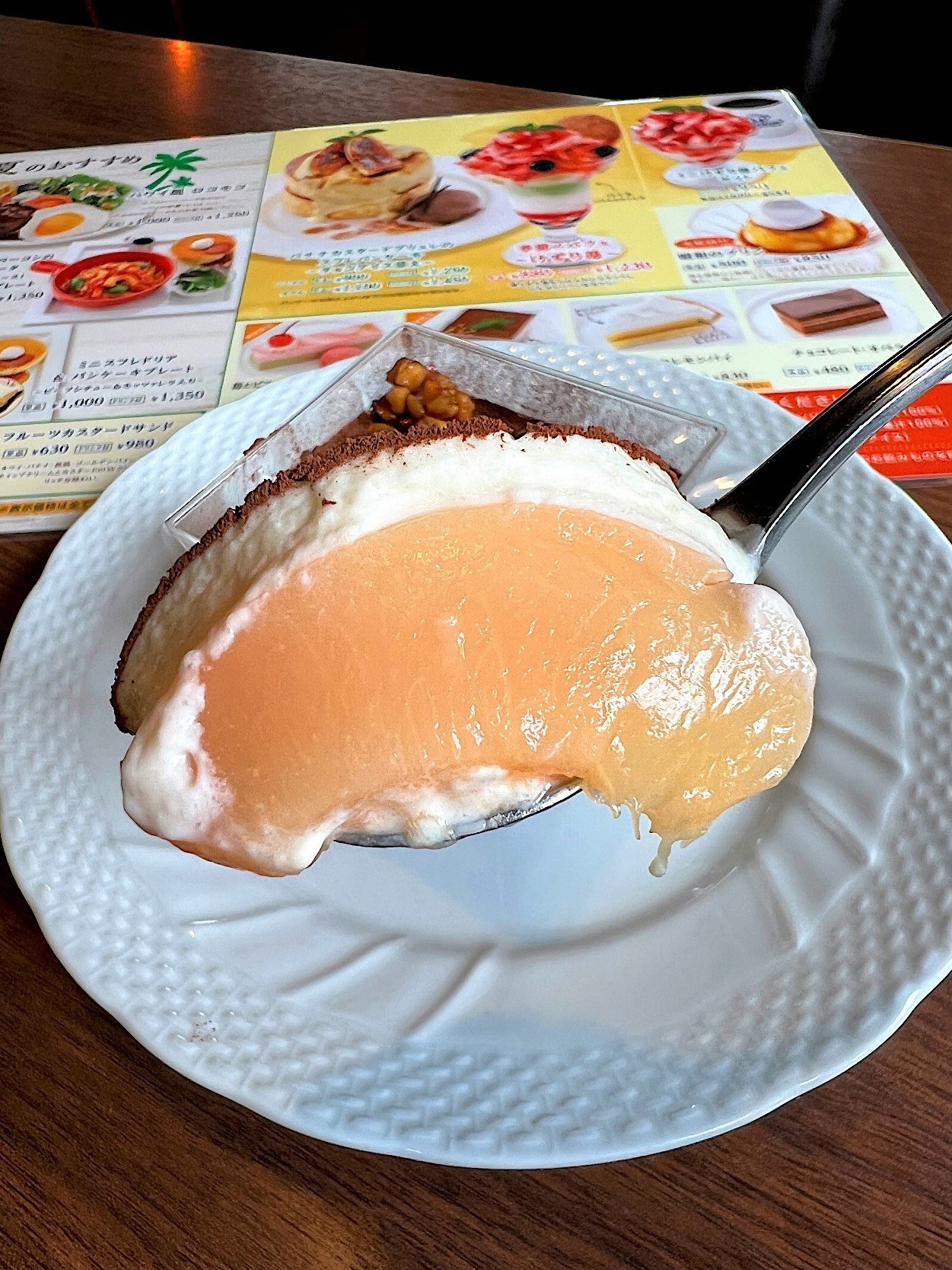 星野珈琲のおすすめのスイーツ「桃とアールグレイティーの生ティラミス」