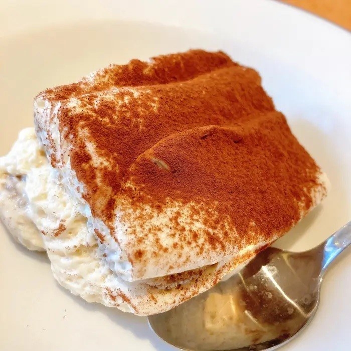 サイゼリヤのおすすめのスイーツ「ティラミス クラシコ」