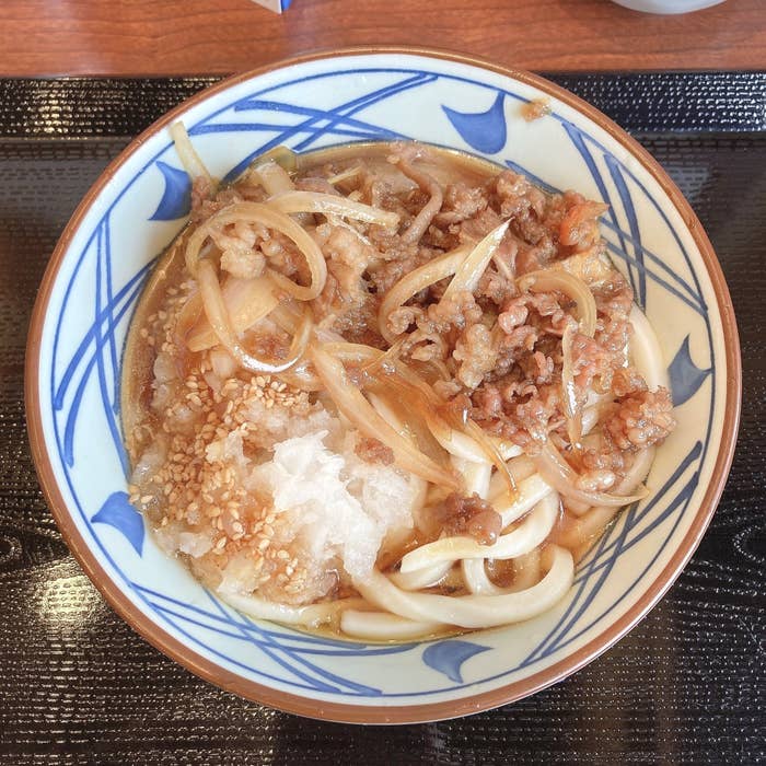 丸亀製麵のオススメの期間限定メニュー「鬼おろし肉ぶっかけうどん」