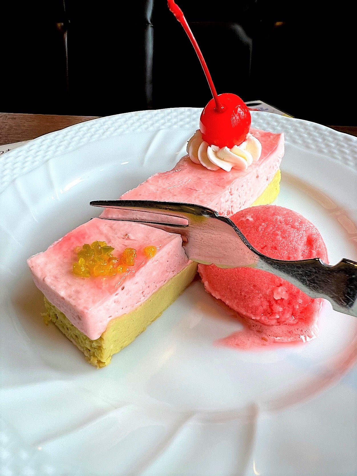 星乃珈琲店のオススメのメニュー「Wチーズケーキ」