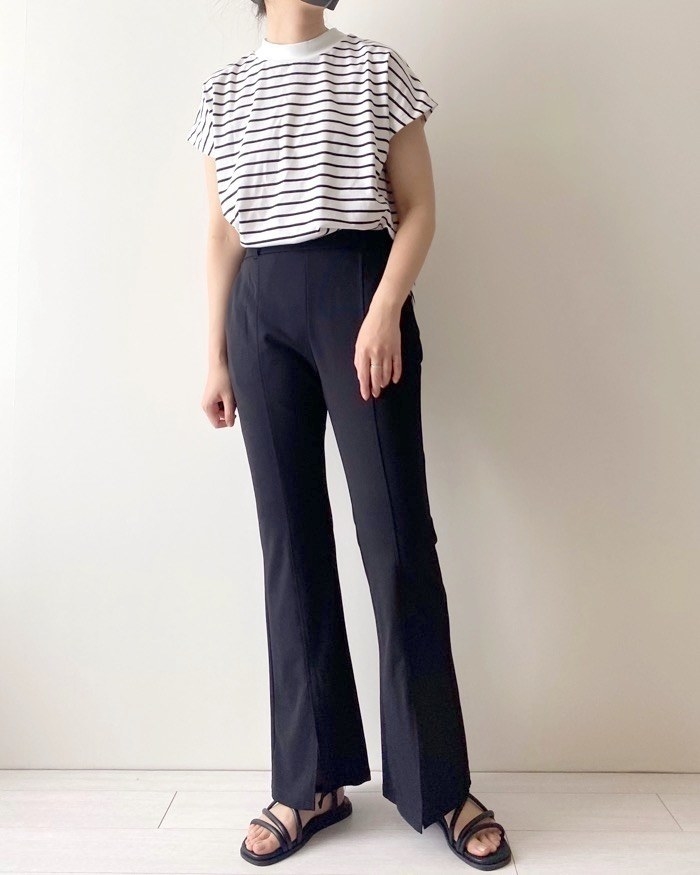 GUのおすすめのパンツ「カットソースリットフレアパンツQ」