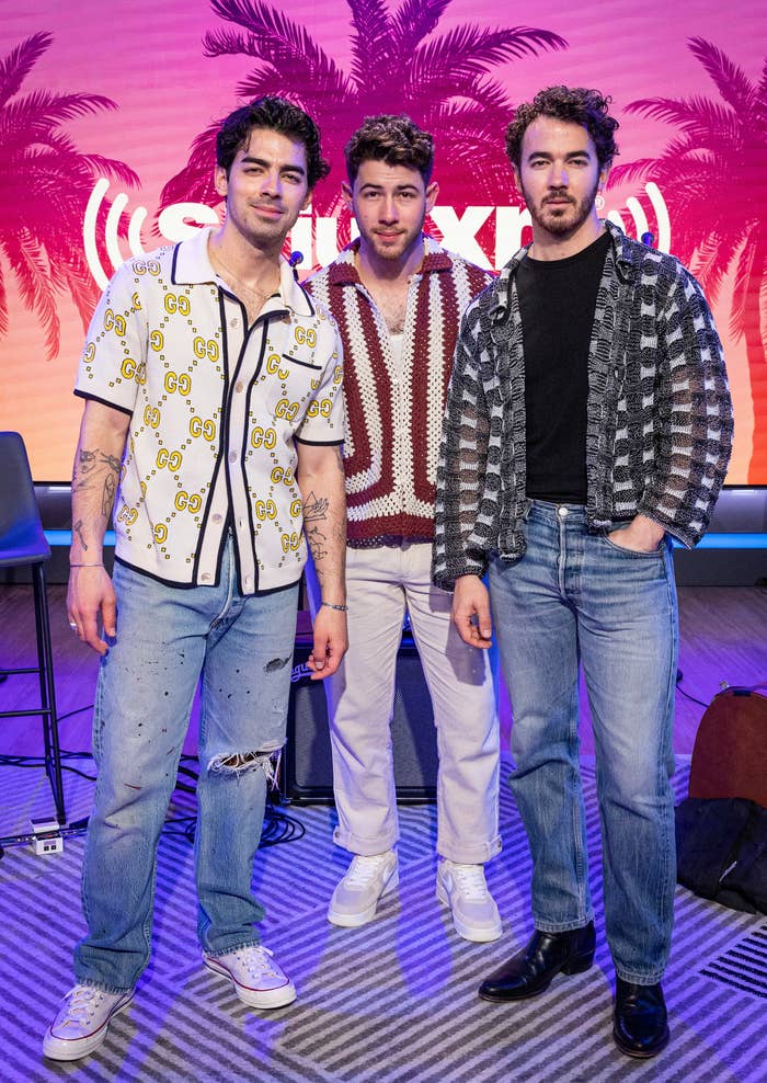 Kevin, Joe, and Nick Jonas standing together