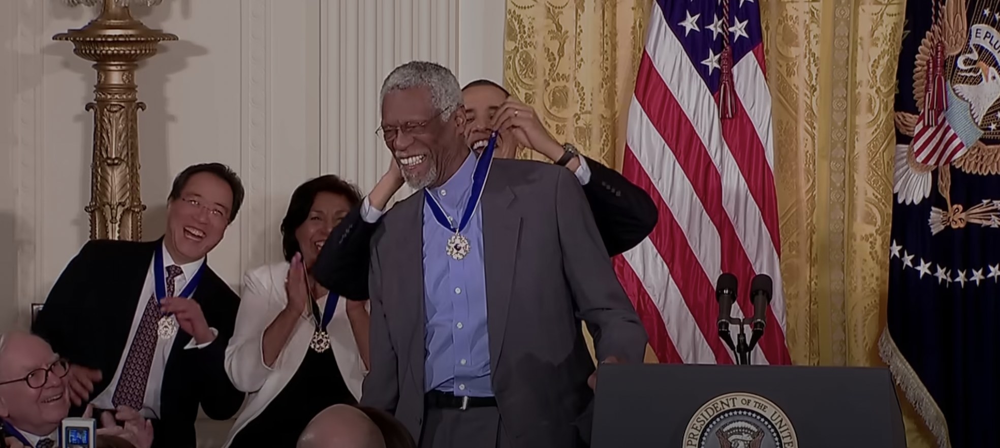 Bill Russell receives the Medal of Freedom