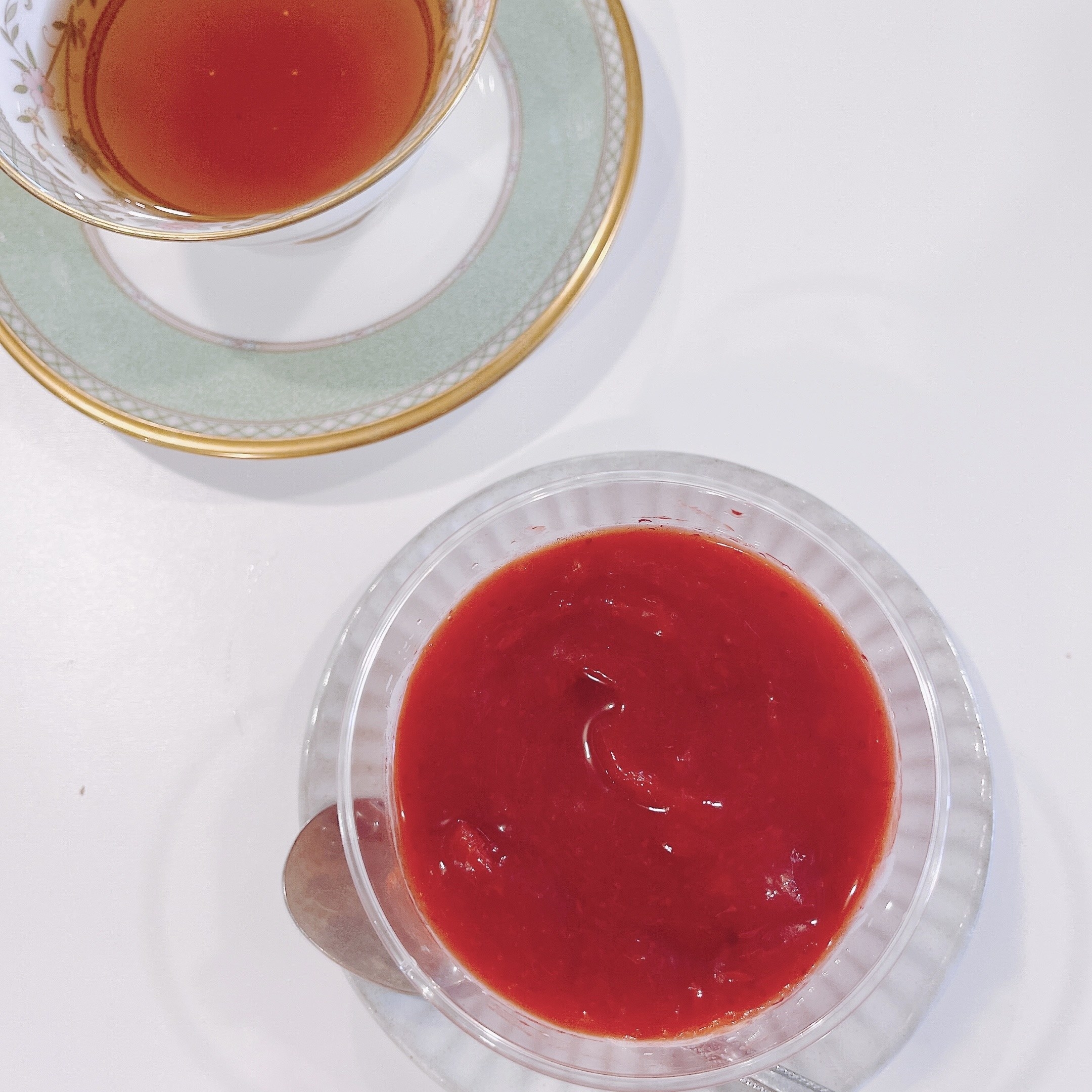 成城石井のおすすめスイーツ「​​苺づくしのベリーレアチーズ」