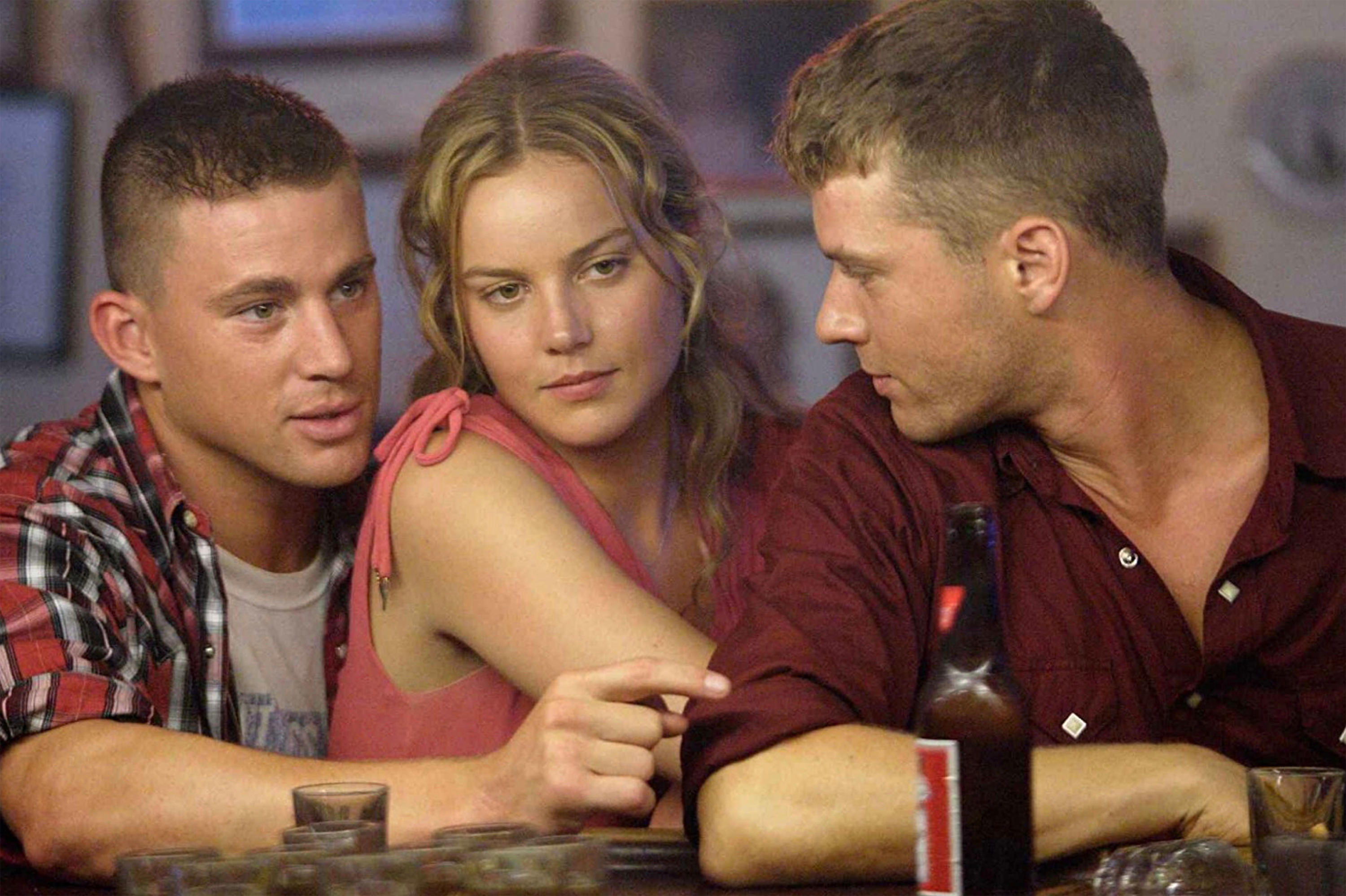 Channing Tatum, Abbie Cornish and Ryan Phillippe sit together at a bar