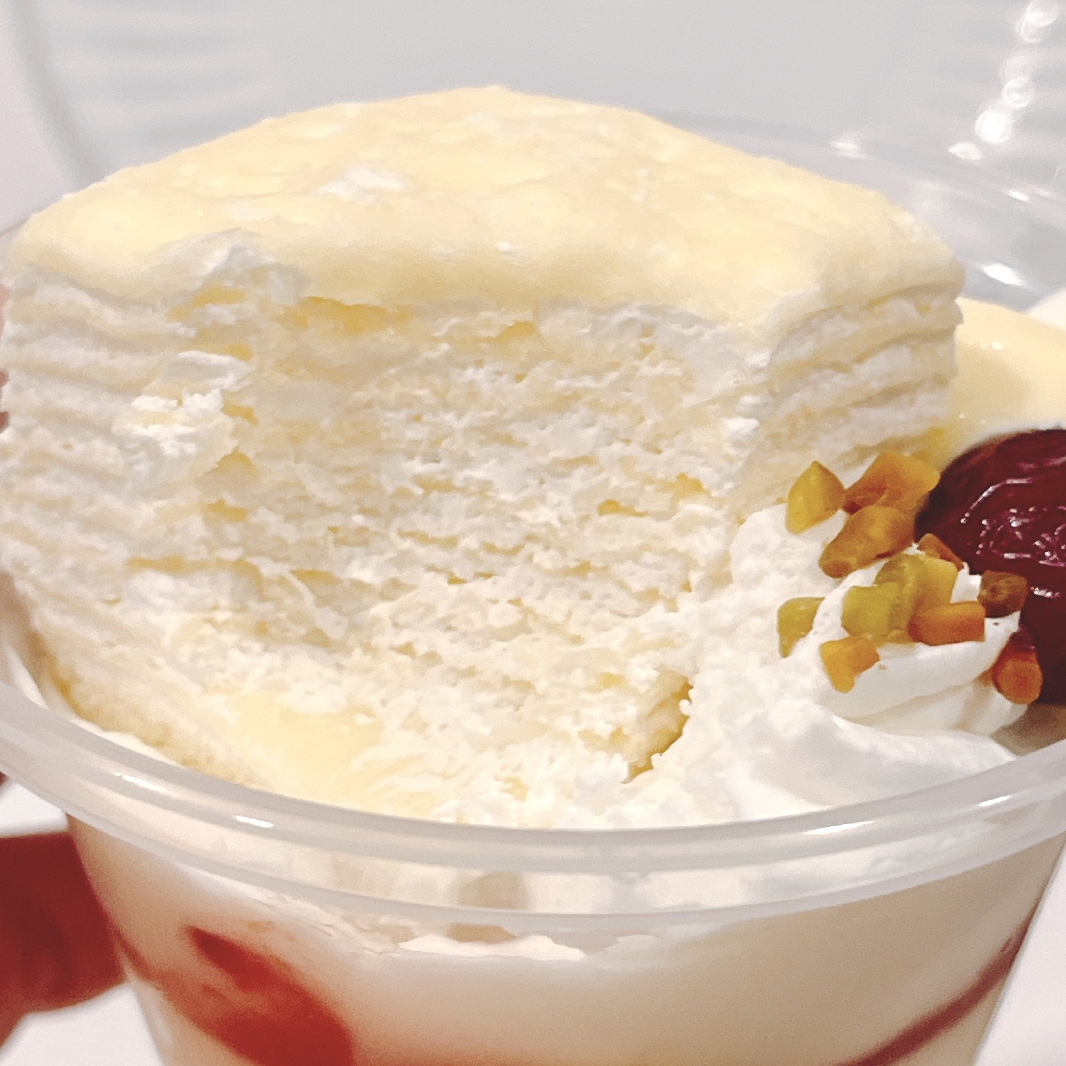 成城石井のおすすめスイーツ「ミルクレープのパルフェ カスタード＆ベリー」