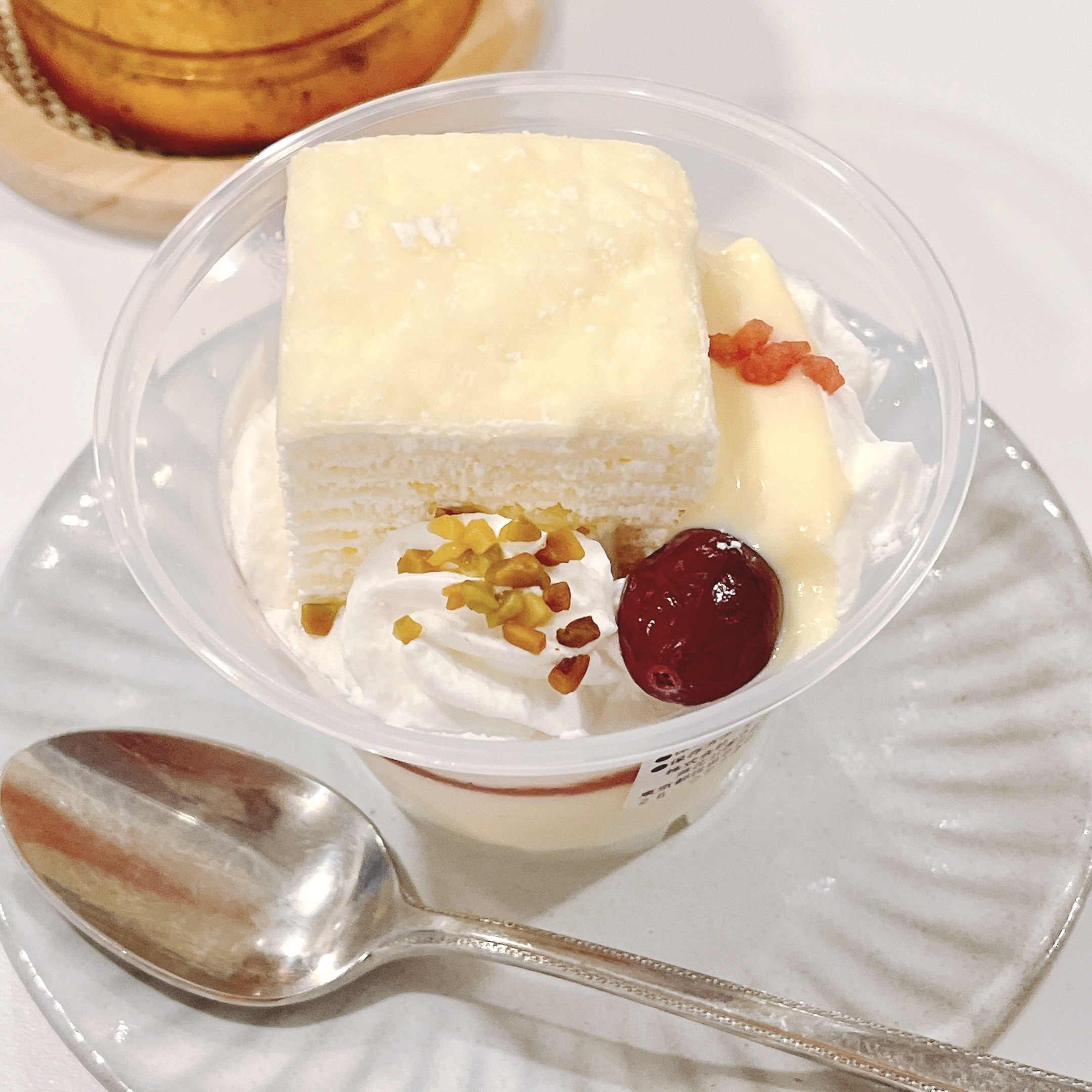 成城石井のおすすめスイーツ「ミルクレープのパルフェ カスタード＆ベリー」