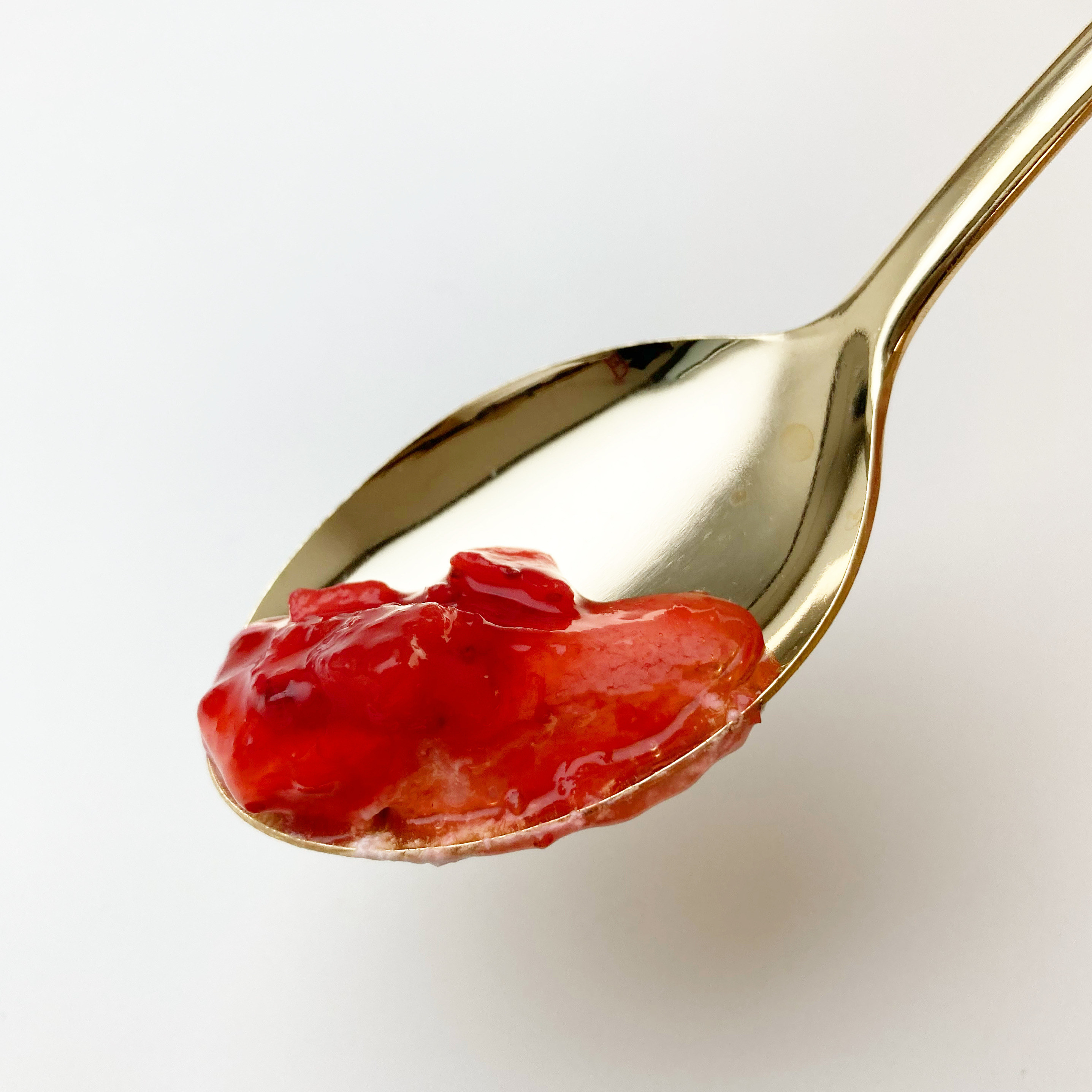 FamilyMart(ファミリーマート)のコラボスイーツ「れん乳いちごパフェ」