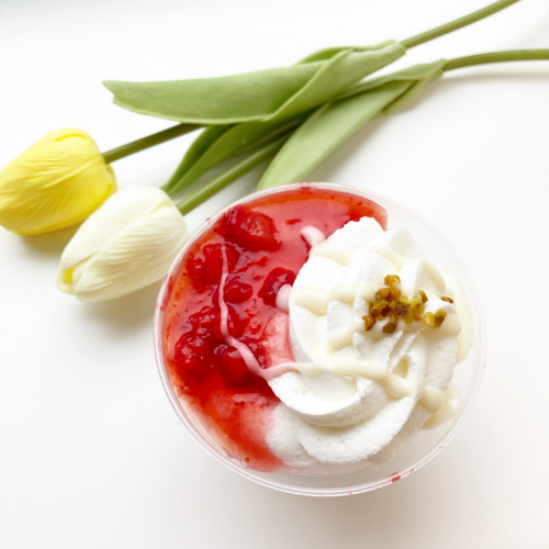 FamilyMart(ファミリーマート)のコラボスイーツ「れん乳いちごパフェ」