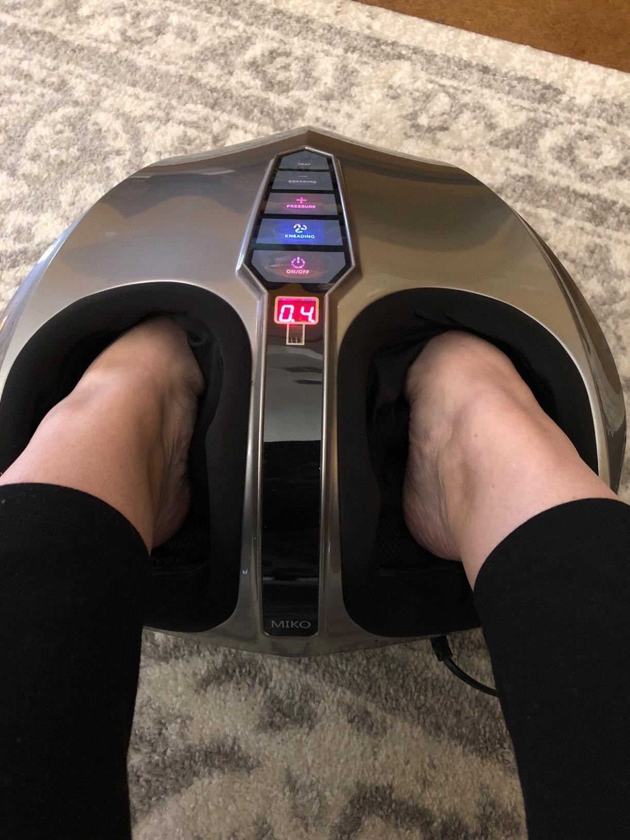 Feet in an electronic massager
