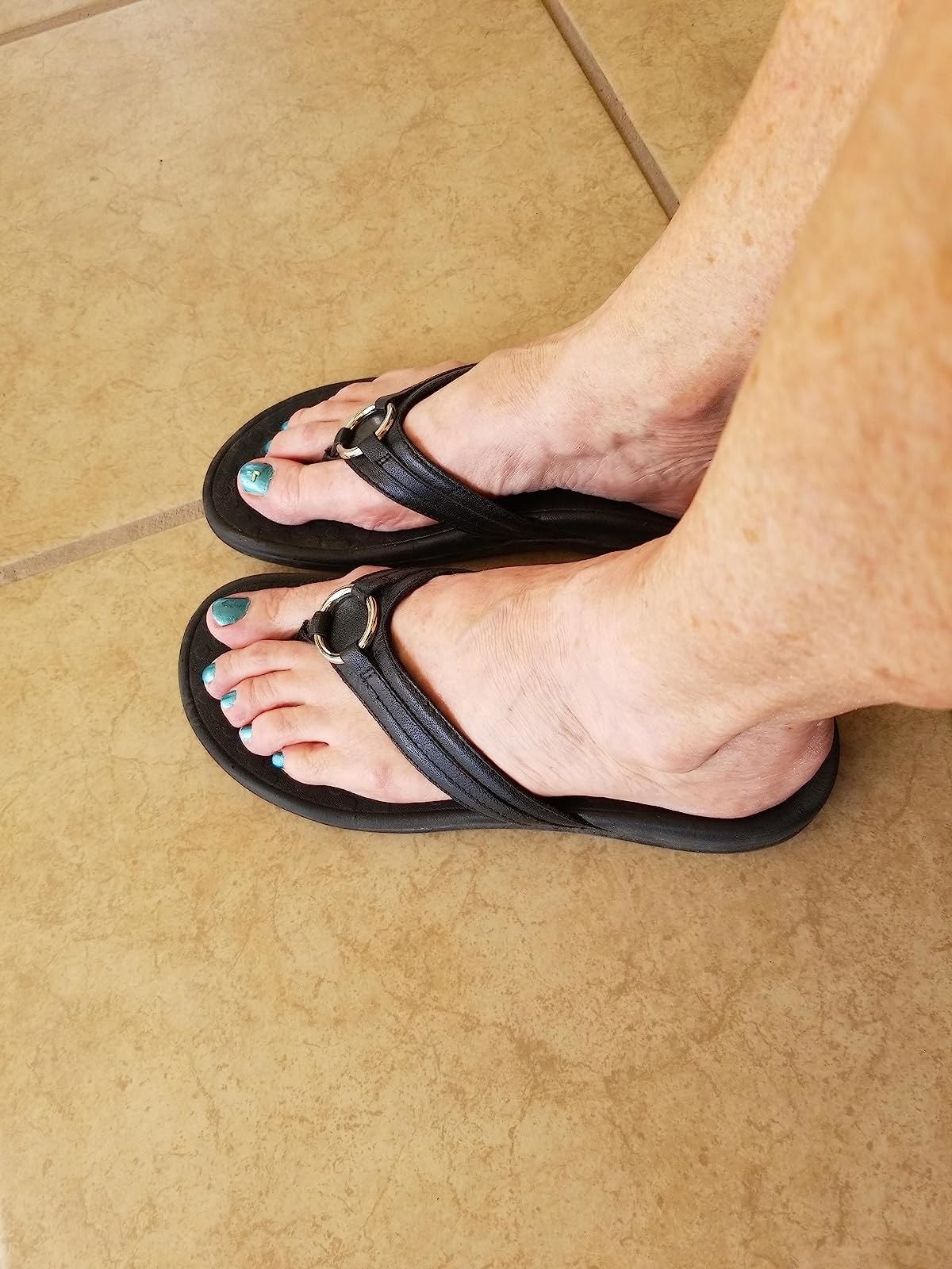 A reviewer wearing black sandals