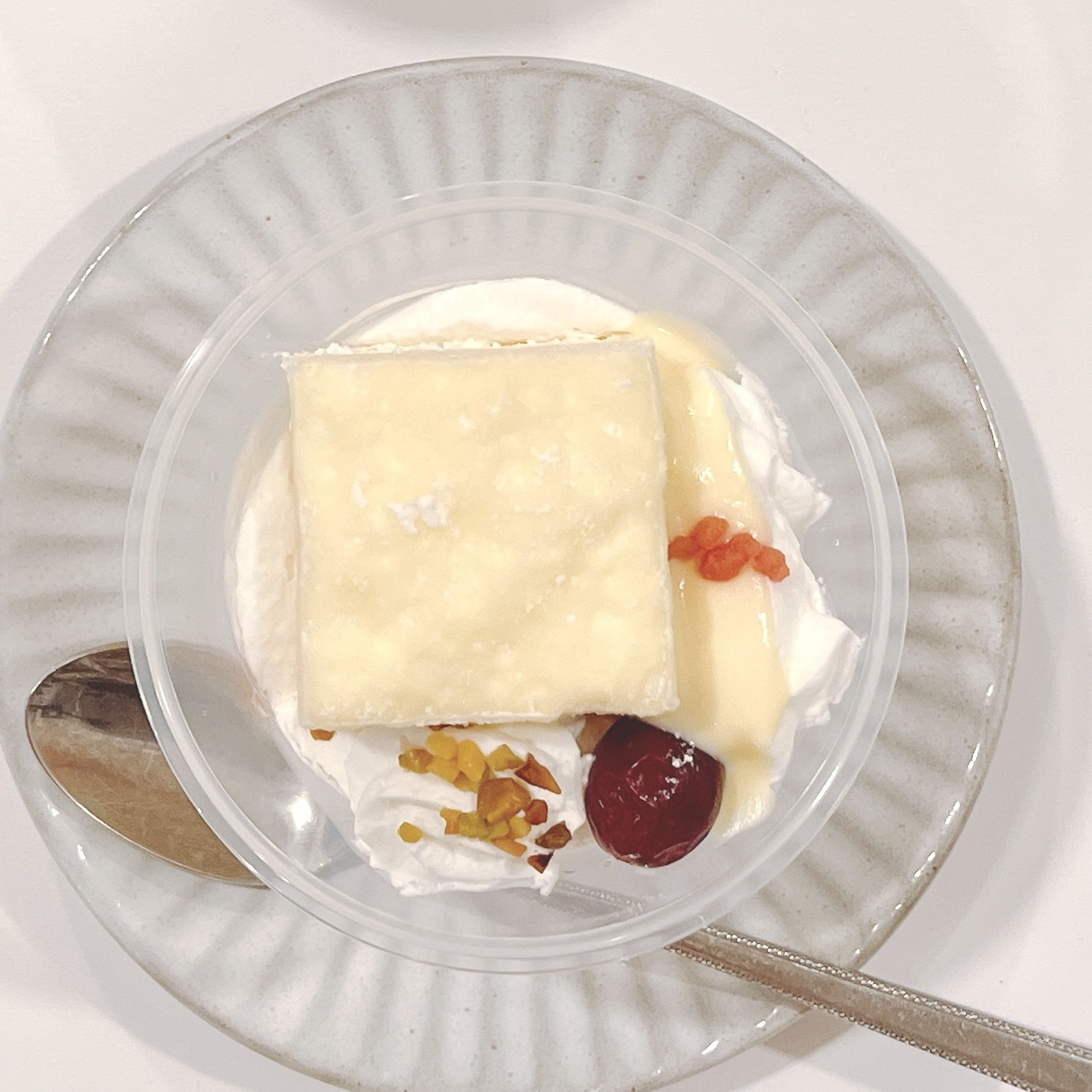 成城石井のおすすめスイーツ「ミルクレープのパルフェ カスタード＆ベリー」