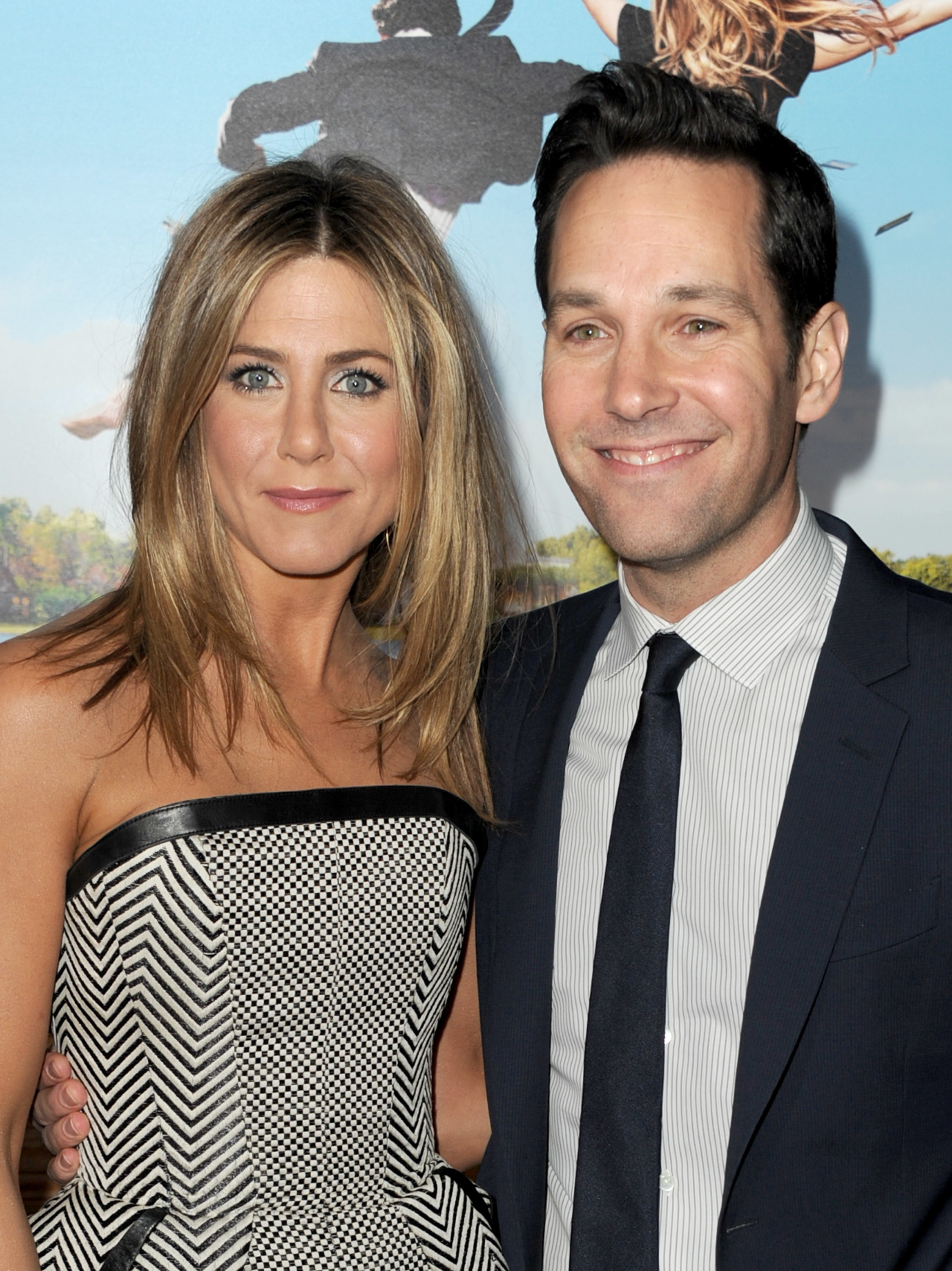 Jennifer Aniston in a two-toned strapless dress standing next to Paul Rudd at the premiere of Wanderlust