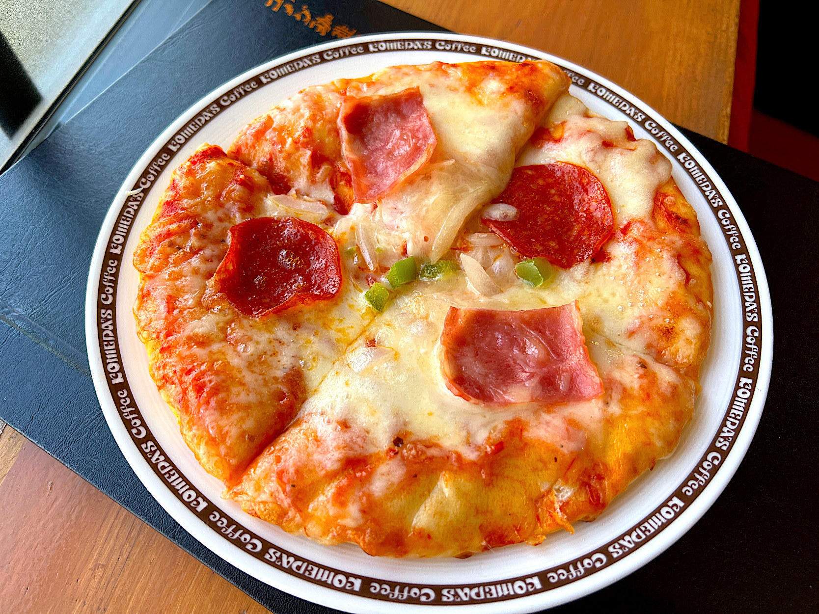 コメダ珈琲店のおすすめメニュー「特製ピザ」