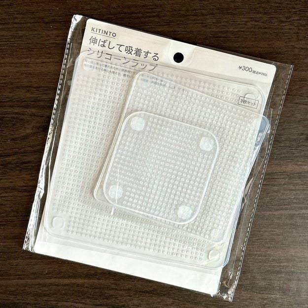 3COINS（スリーコインズ）のオススメのキッチングッズ「伸ばして吸着するシリコーンラップ」