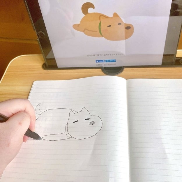 3COINS（スリーコインズ）のオススメの便利アイテム「ドリンクホルダー＆タブレット立て付き折りたたみテーブル」