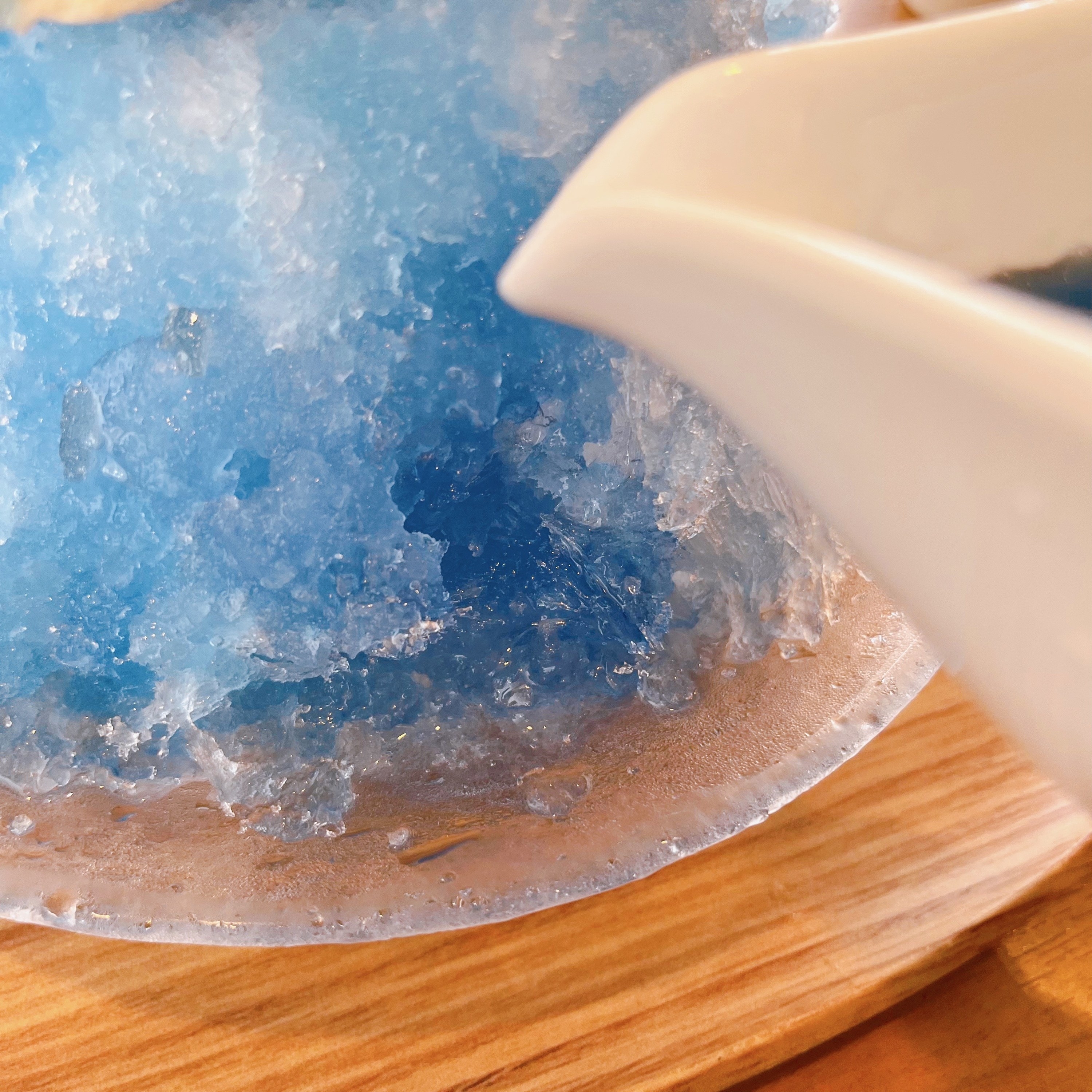 ココスのおすすめかき氷「ふわふわ純氷かき氷 ポップブルー」