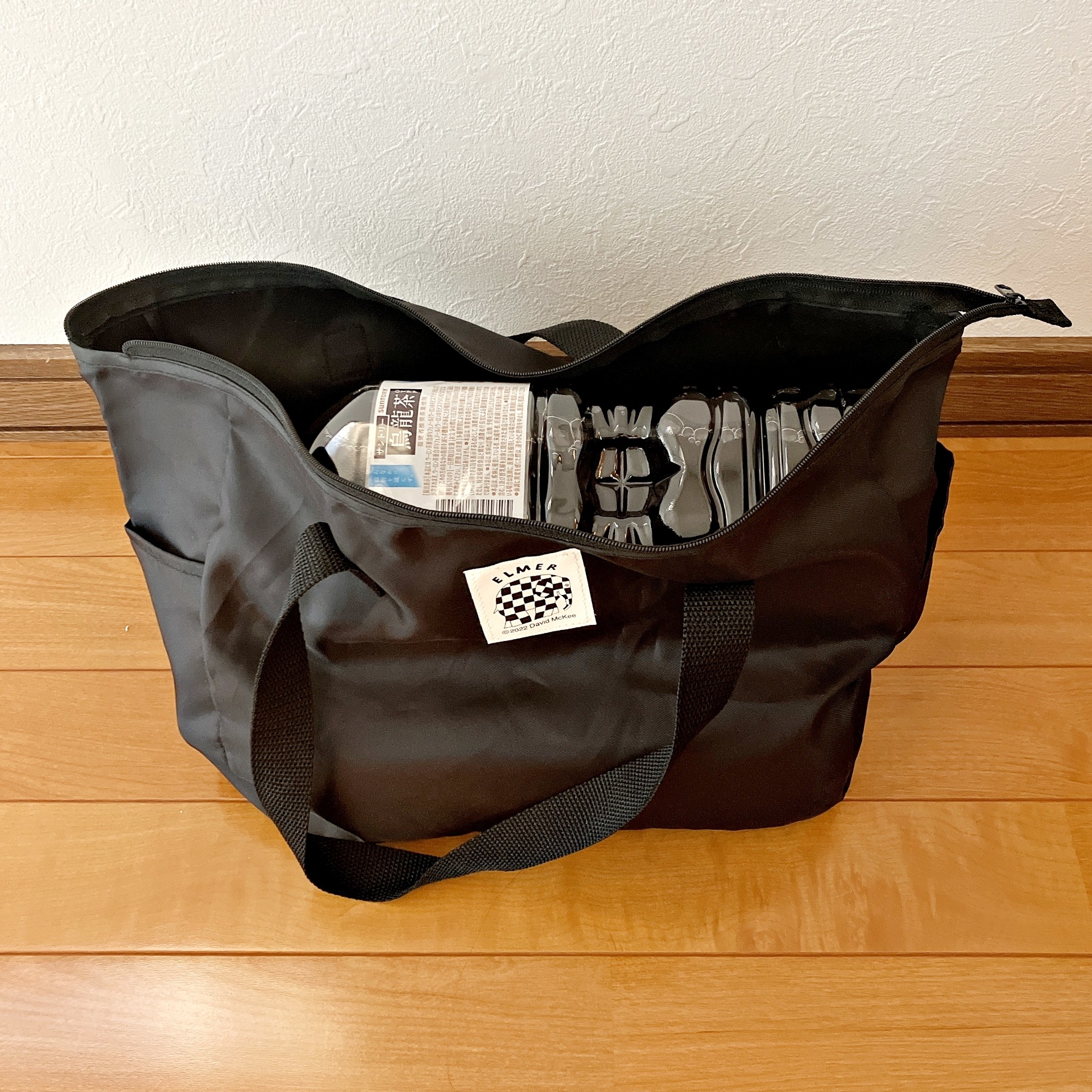 DAISO（ダイソー）のおすすめバッグ「マザーズマチ付バッグ（ELMER）」