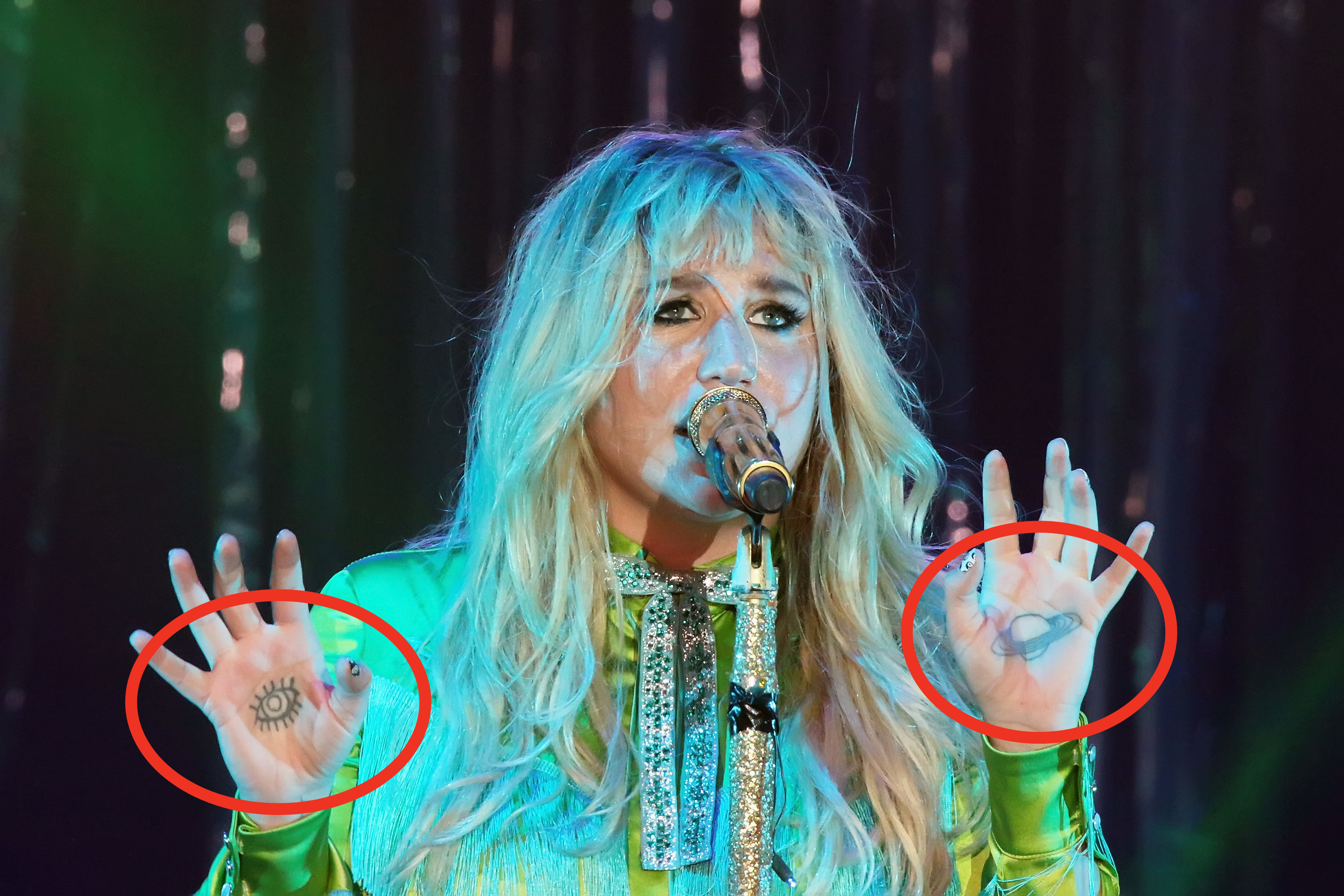Kesha onstage