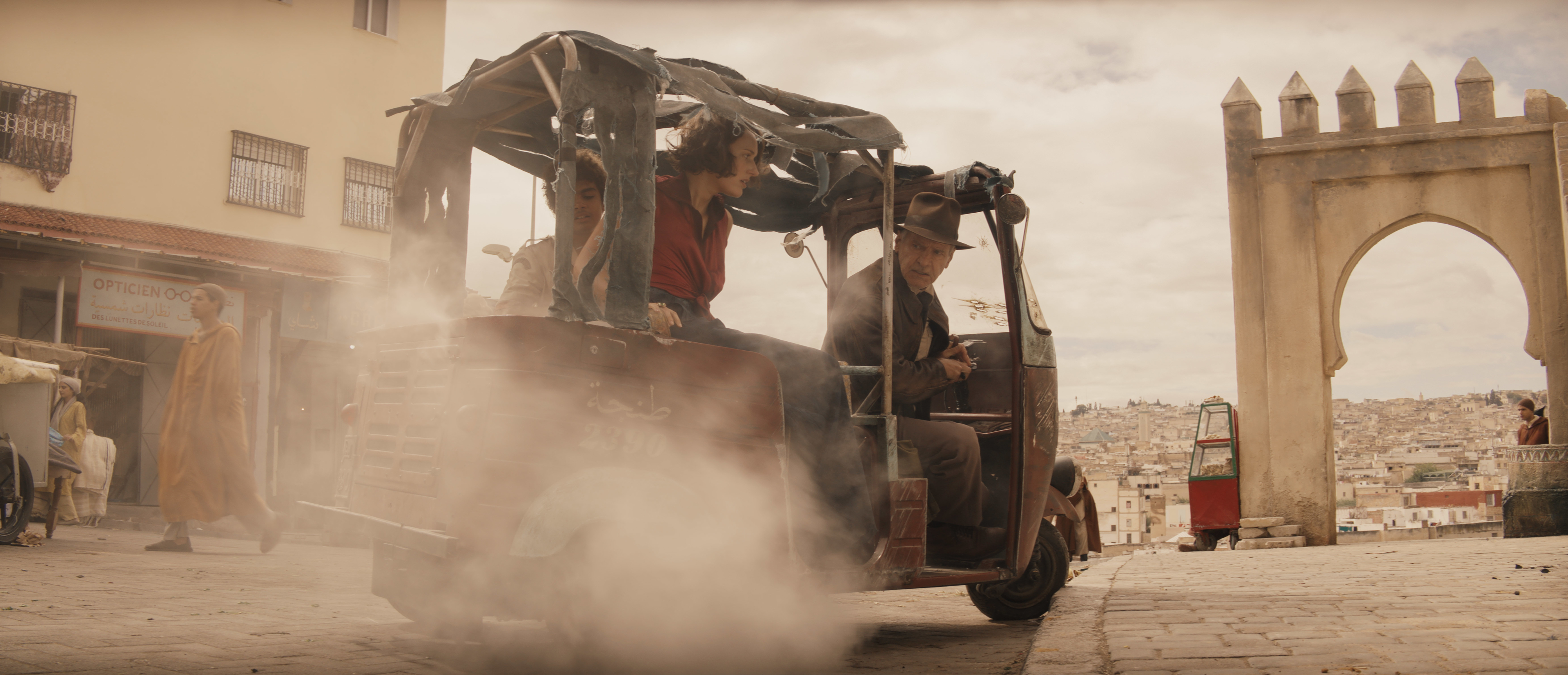 Helena and Indy in the new movie on a small vehicle