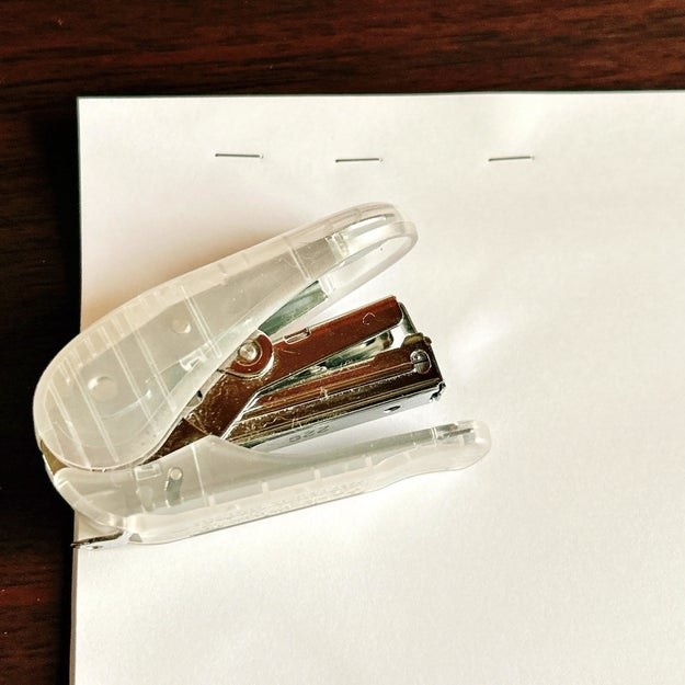 無印良品のオススメの文房具「軽くとめられるステープラー」