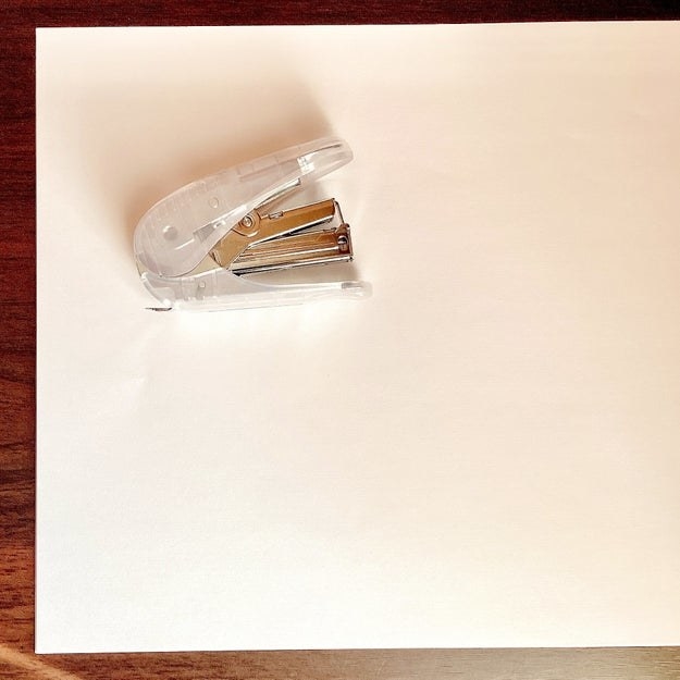 無印良品のオススメの文房具「軽くとめられるステープラー」