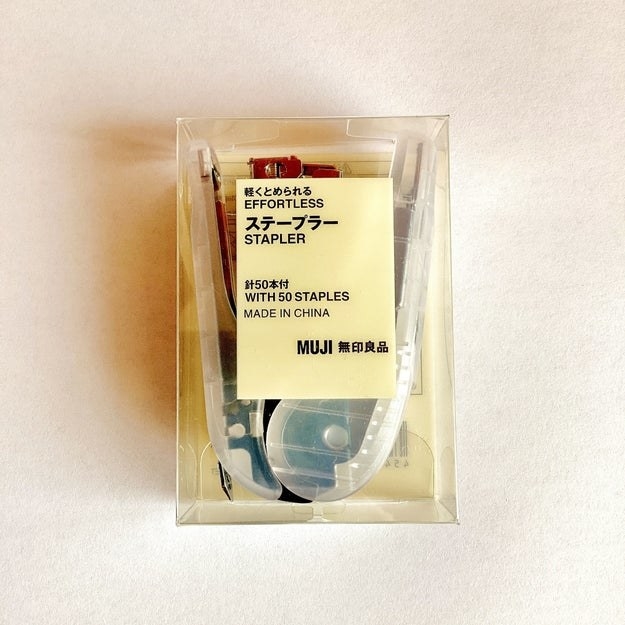 無印良品のオススメの文房具「軽くとめられるステープラー」