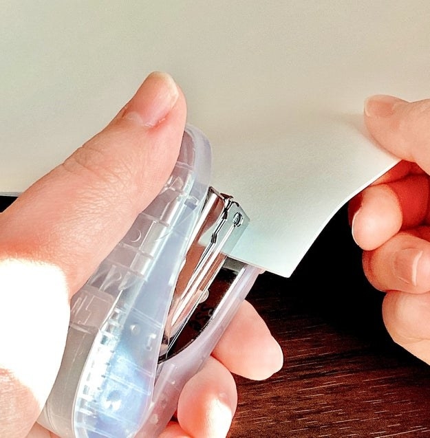 無印良品のオススメの文房具「軽くとめられるステープラー」