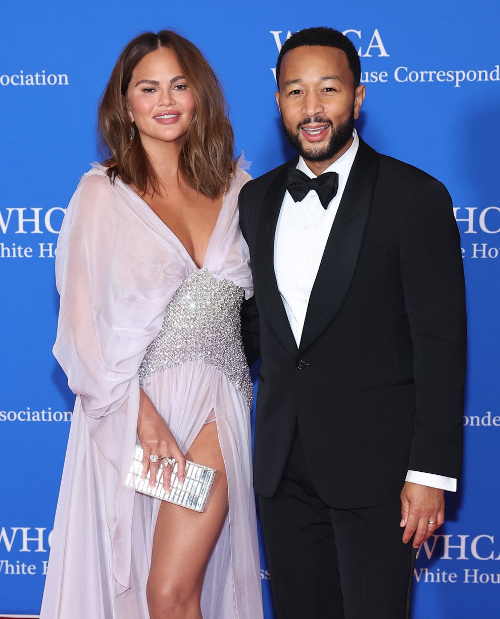 Chrissy Teigen announces she and John Legend are expecting another baby