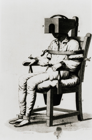 一个渲染的人绑在椅子上
