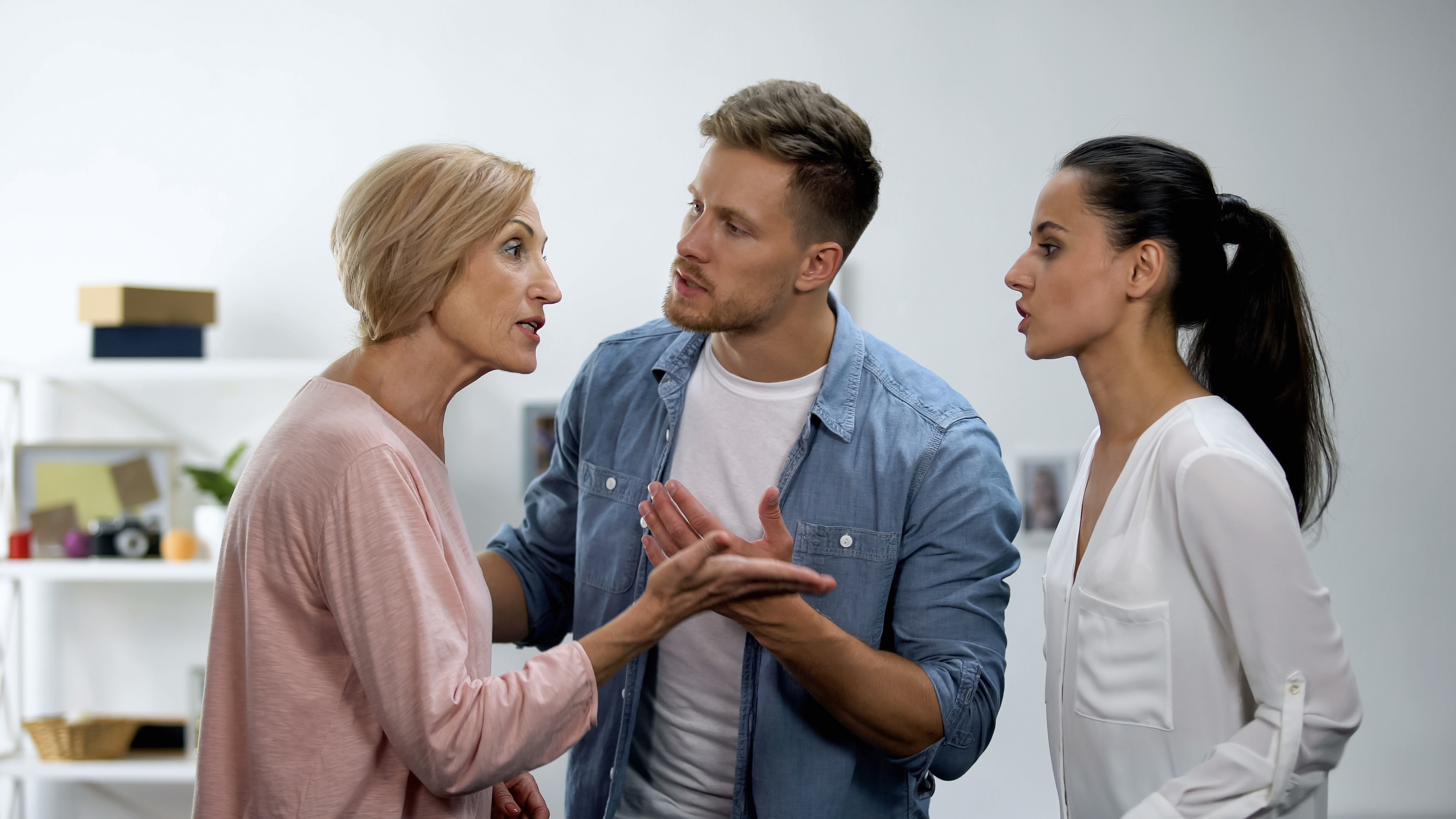 husband in between argument with wife and mother