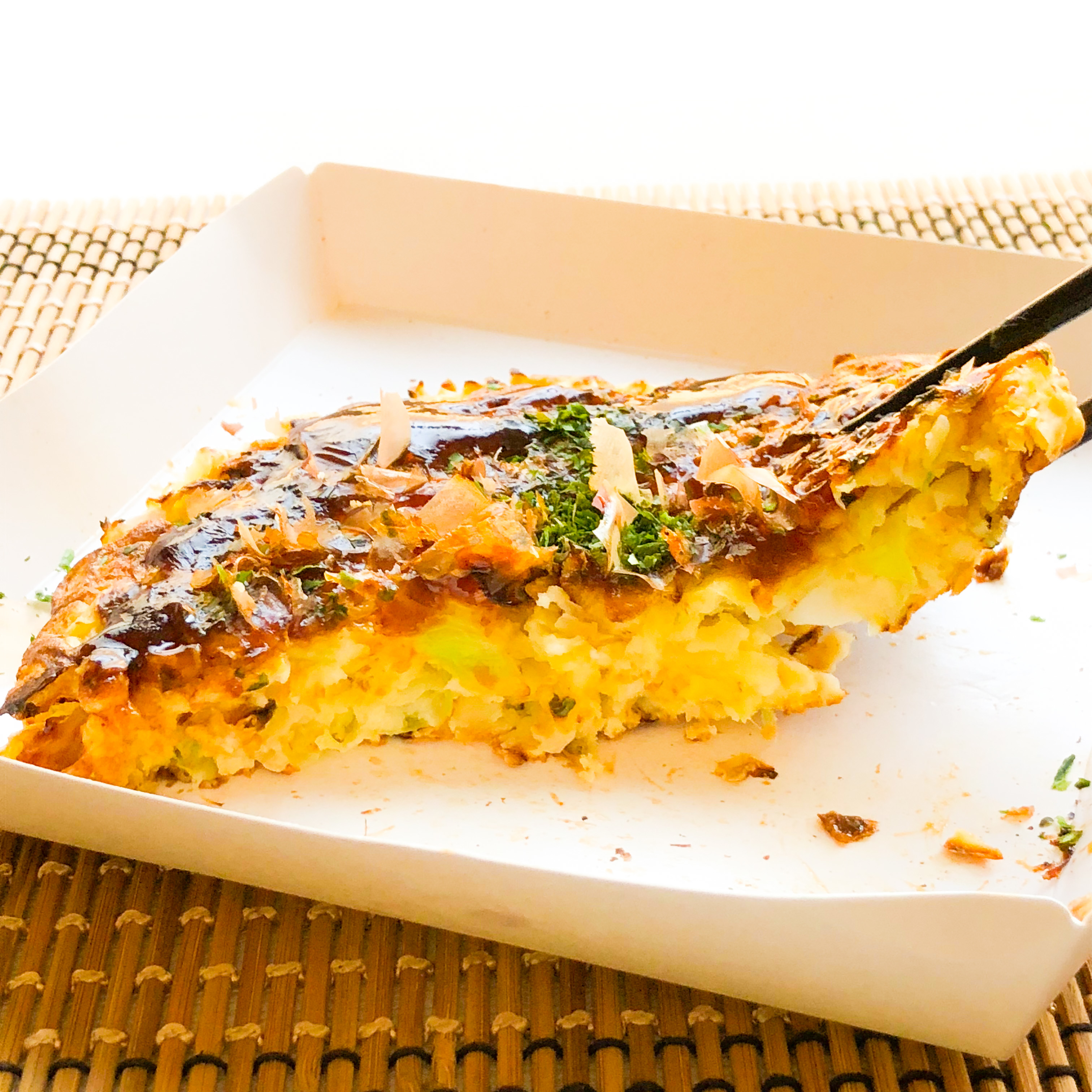 FamilyMart（ファミリーマート）のおすすめ冷凍食品「旨み広がるふっくら生地の海鮮お好み焼」