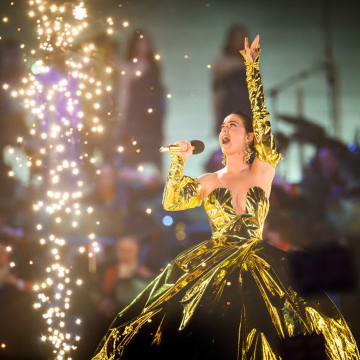 katy singing on stage