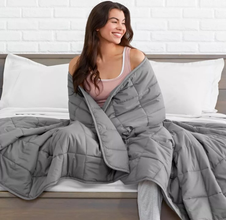 weighted blanket with model
