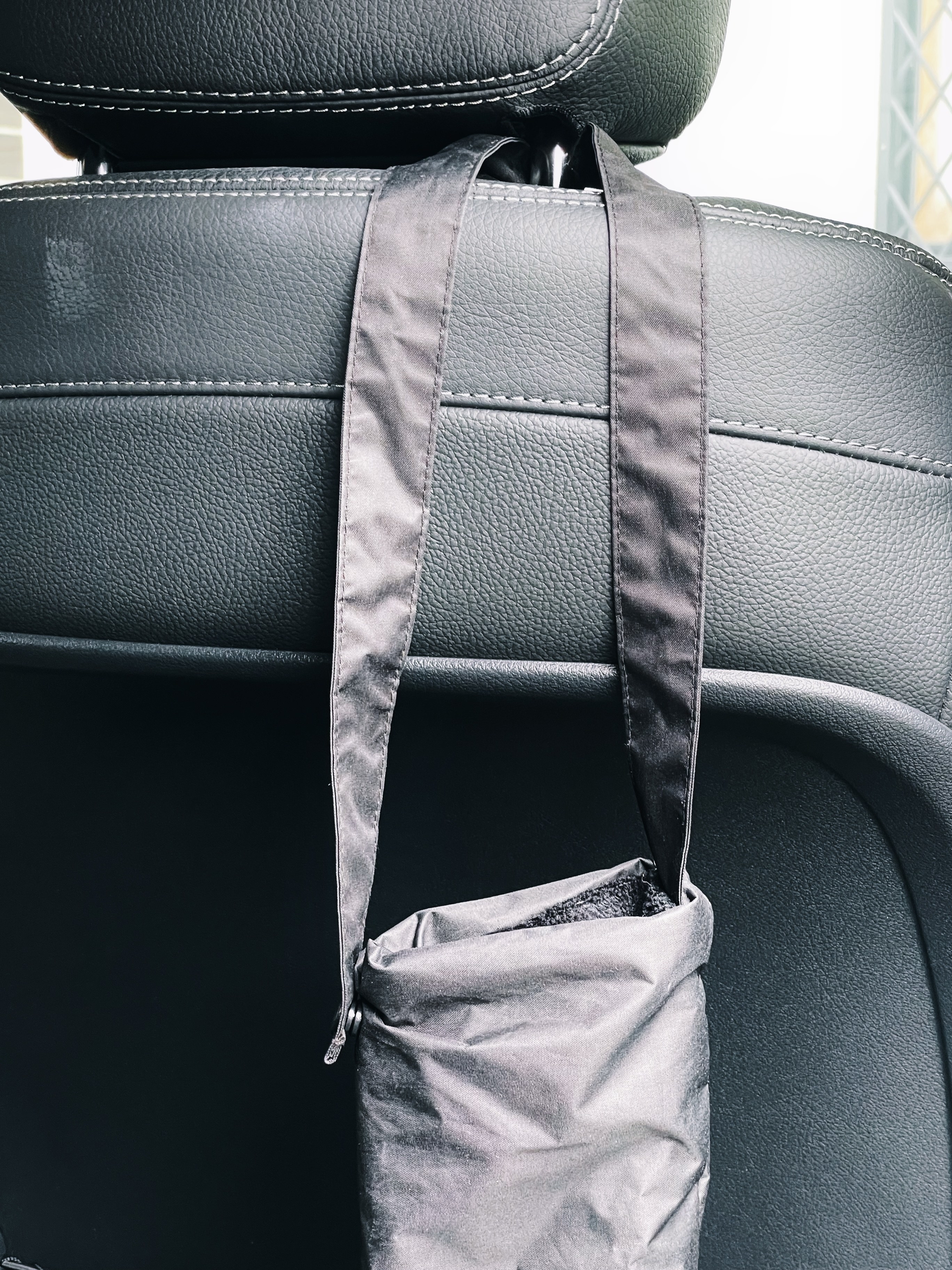 3COINSの便利グッズ「傘ポーチロング」