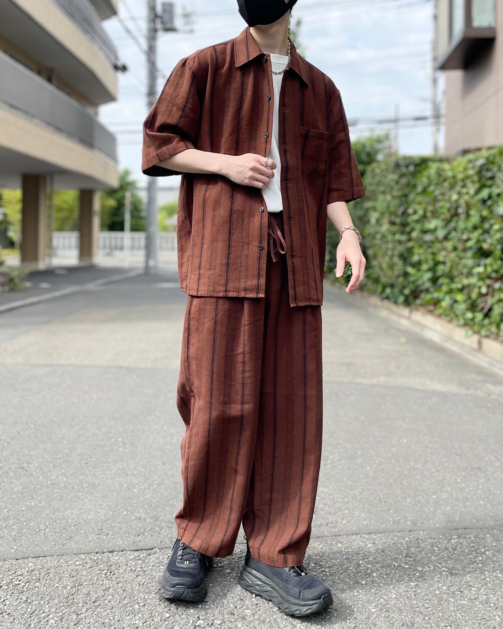 GU(ジーユー)のおすすめのメンズアイテム「リネンブレンドシャツ(5分袖)(ストライプ)」のコーディネート