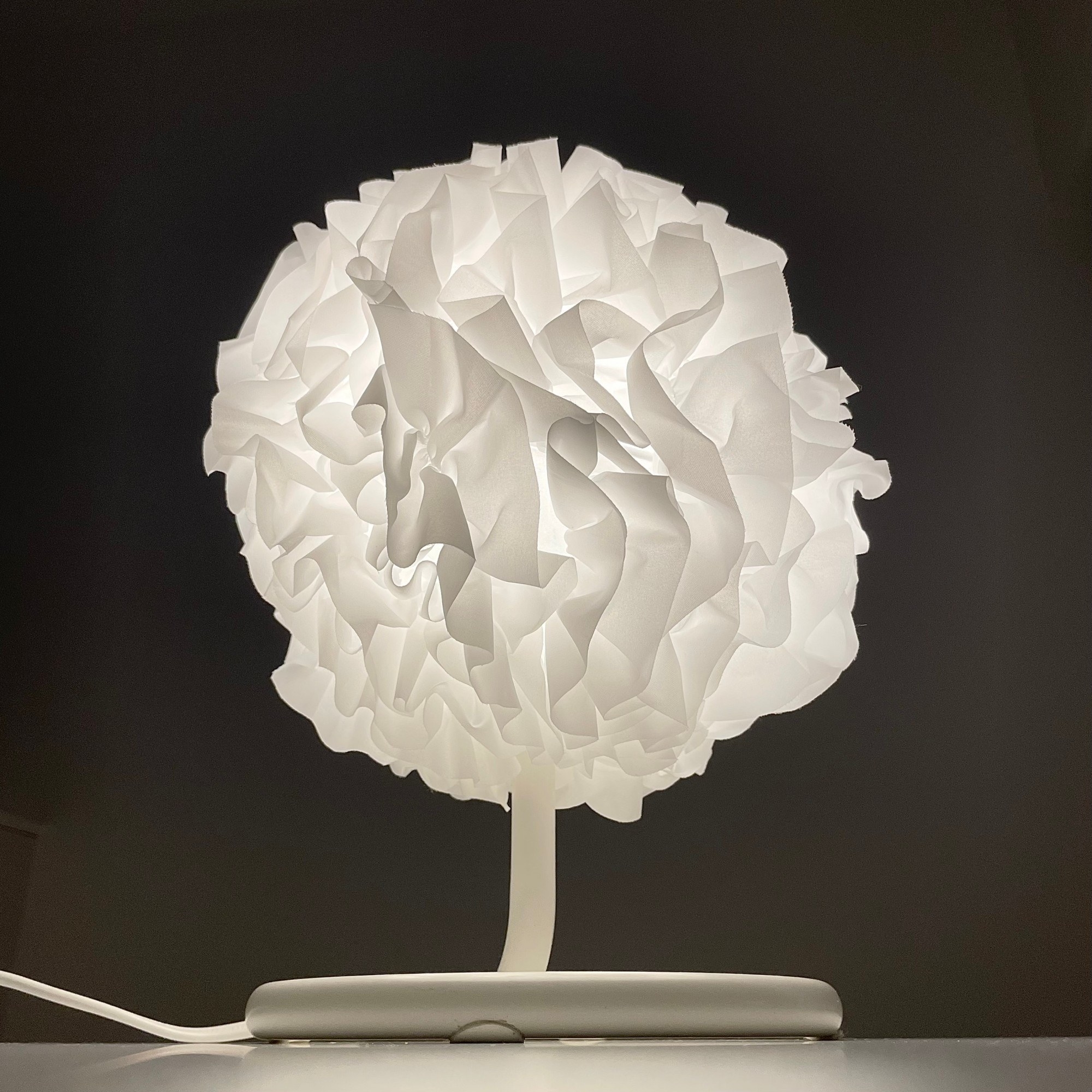 IKEA（イケア）のおすすめの照明「VINDKAST ヴィンドカスト テーブルランプ」