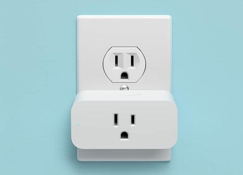the smart plug plugged into an outlet
