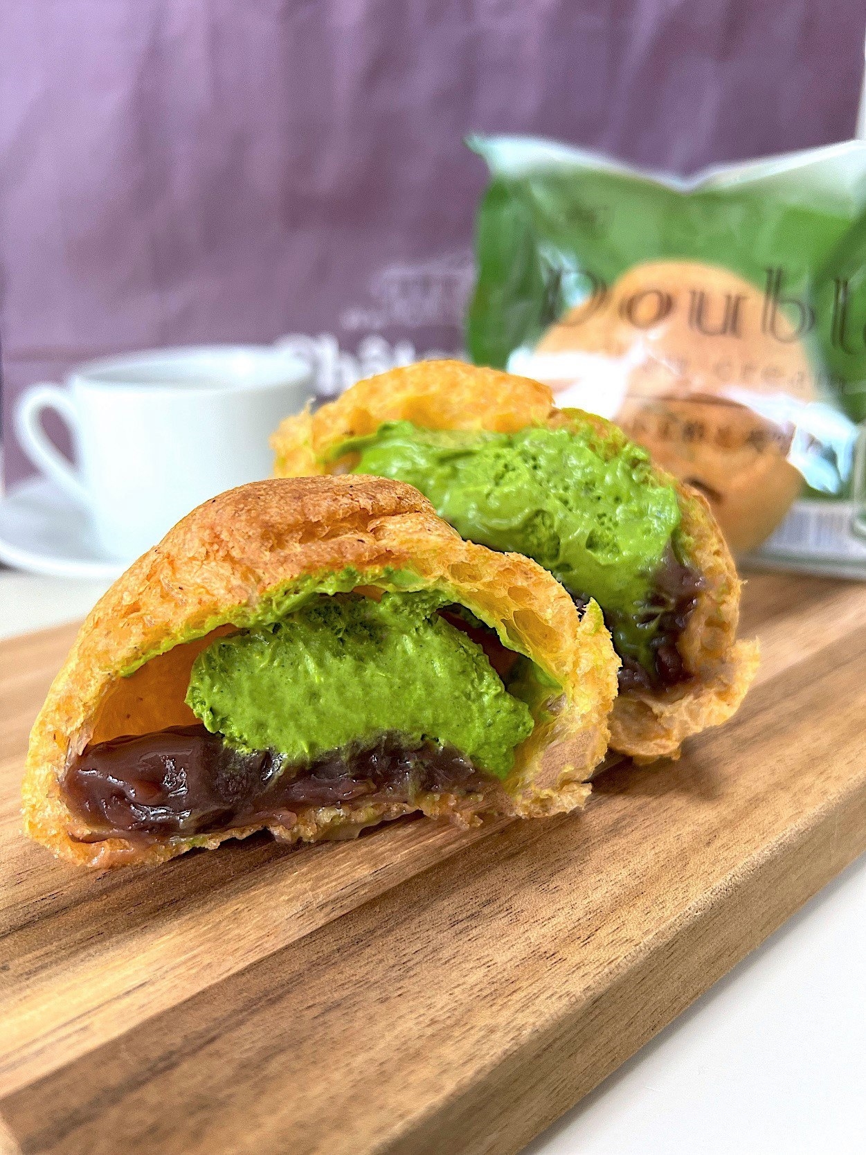 Châteraisé（シャトレーゼ）のおすすめスイーツ「北海道産小豆餡と天空の抹茶ダブルシュー」